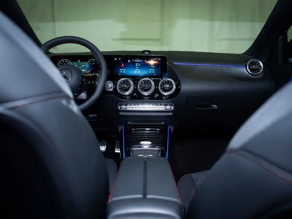 Mercedes-Benz GLA SUV nuova a Macerata (19)