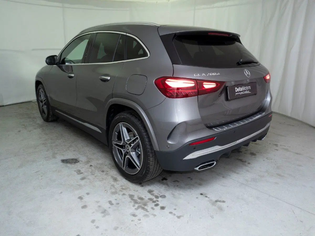 Mercedes-Benz GLA SUV nuova a Macerata (2)