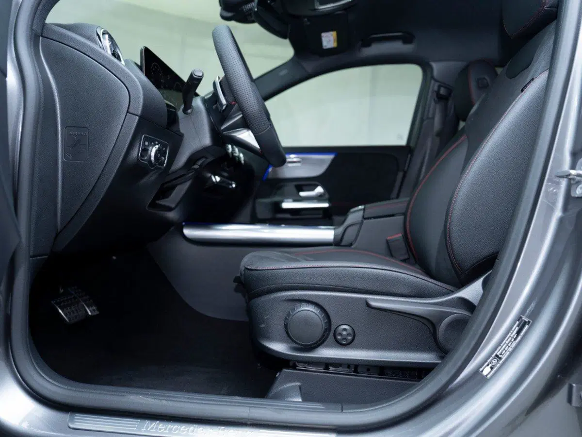 Mercedes-Benz GLA SUV nuova a Macerata (20)