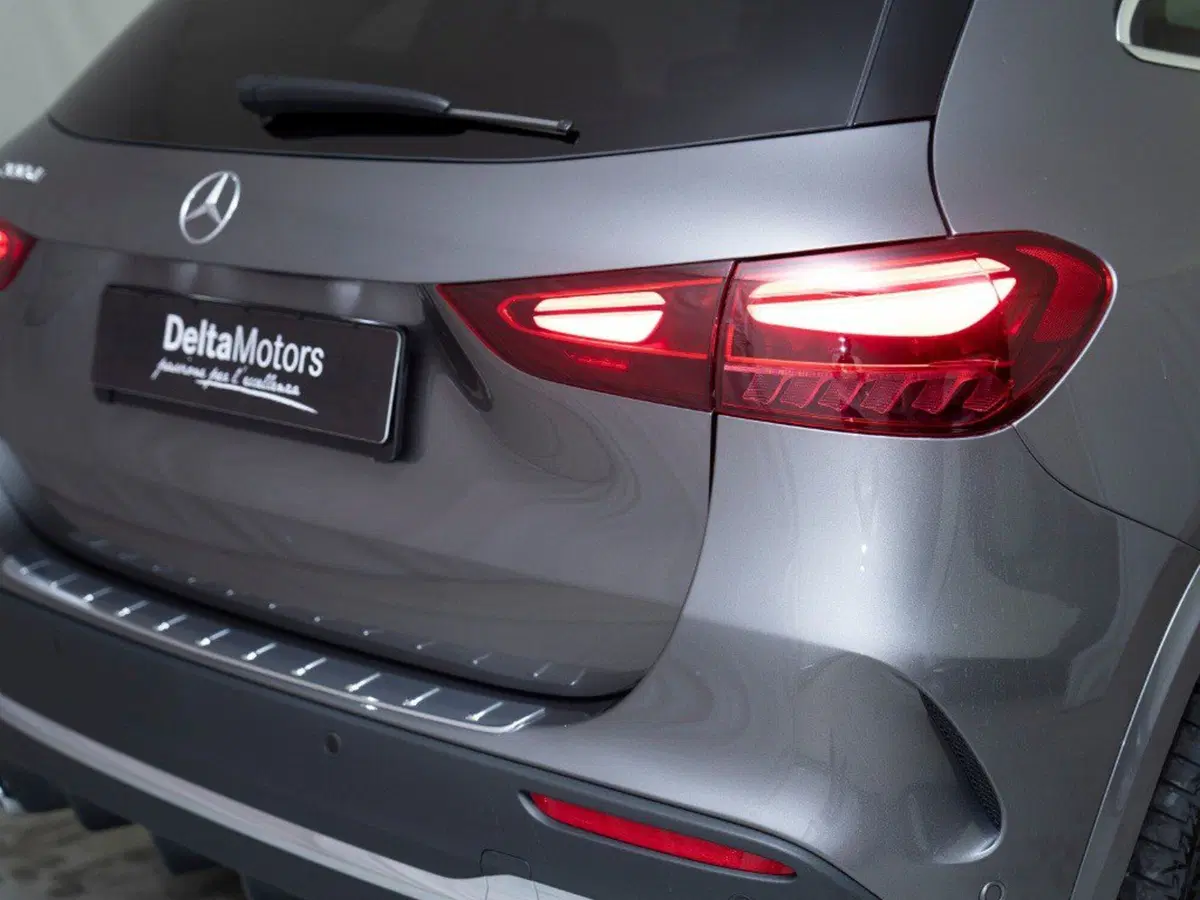 Mercedes-Benz GLA SUV nuova a Macerata (4)