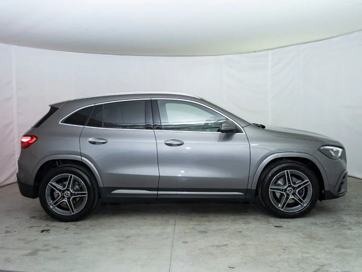 Mercedes-Benz GLA SUV nuova a Macerata (5)