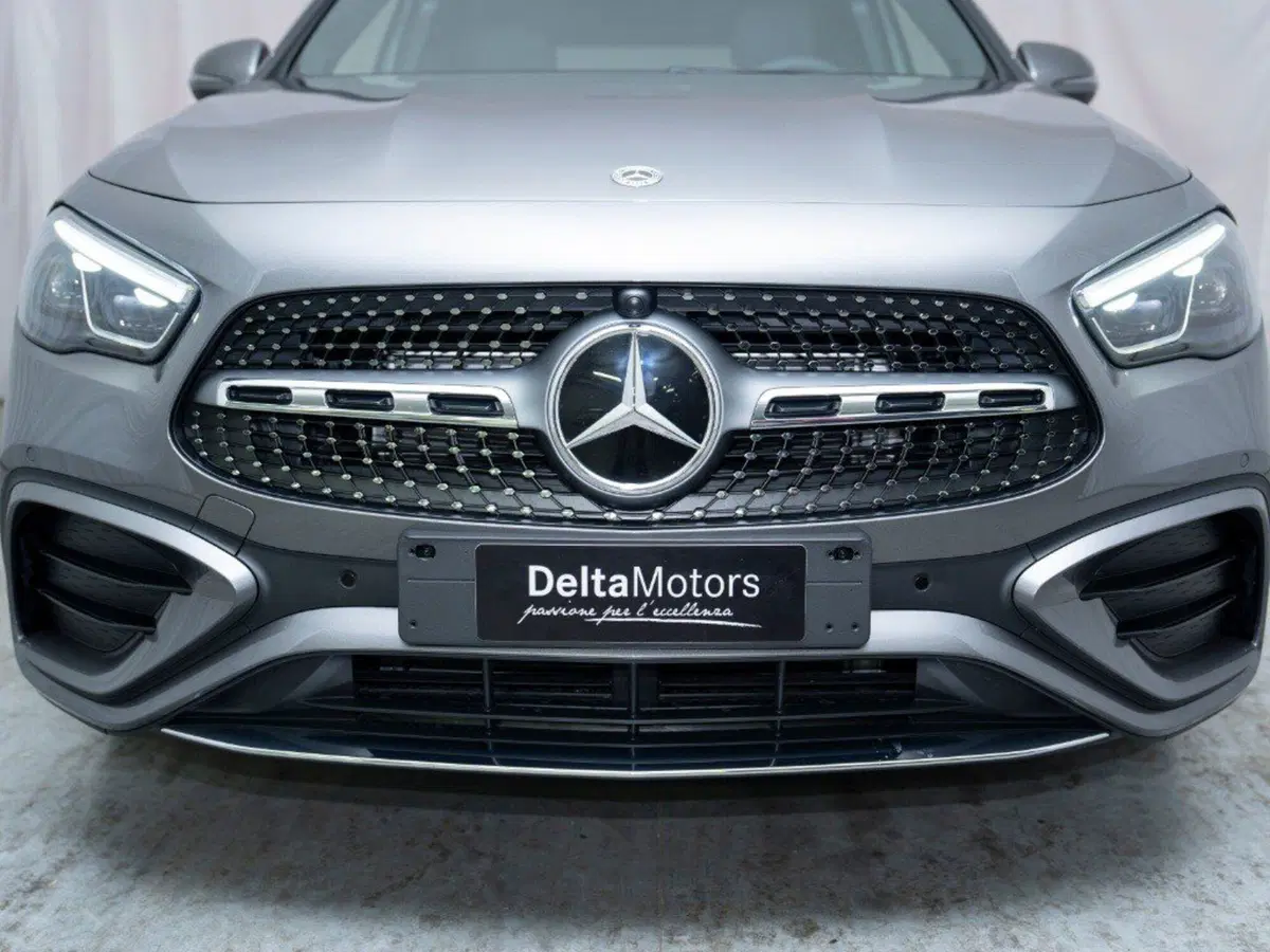 Mercedes-Benz GLA SUV nuova a Macerata (9)