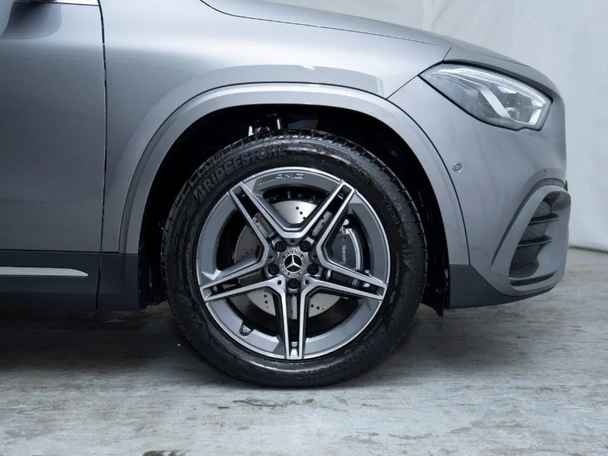 Mercedes-Benz GLA SUV nuova a Macerata (11)