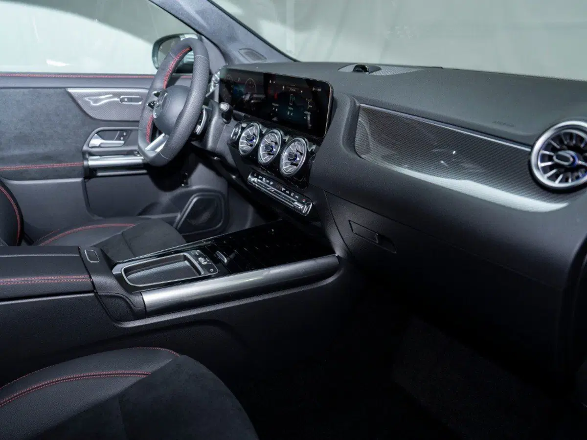 Mercedes-Benz GLA SUV nuova a Macerata (16)