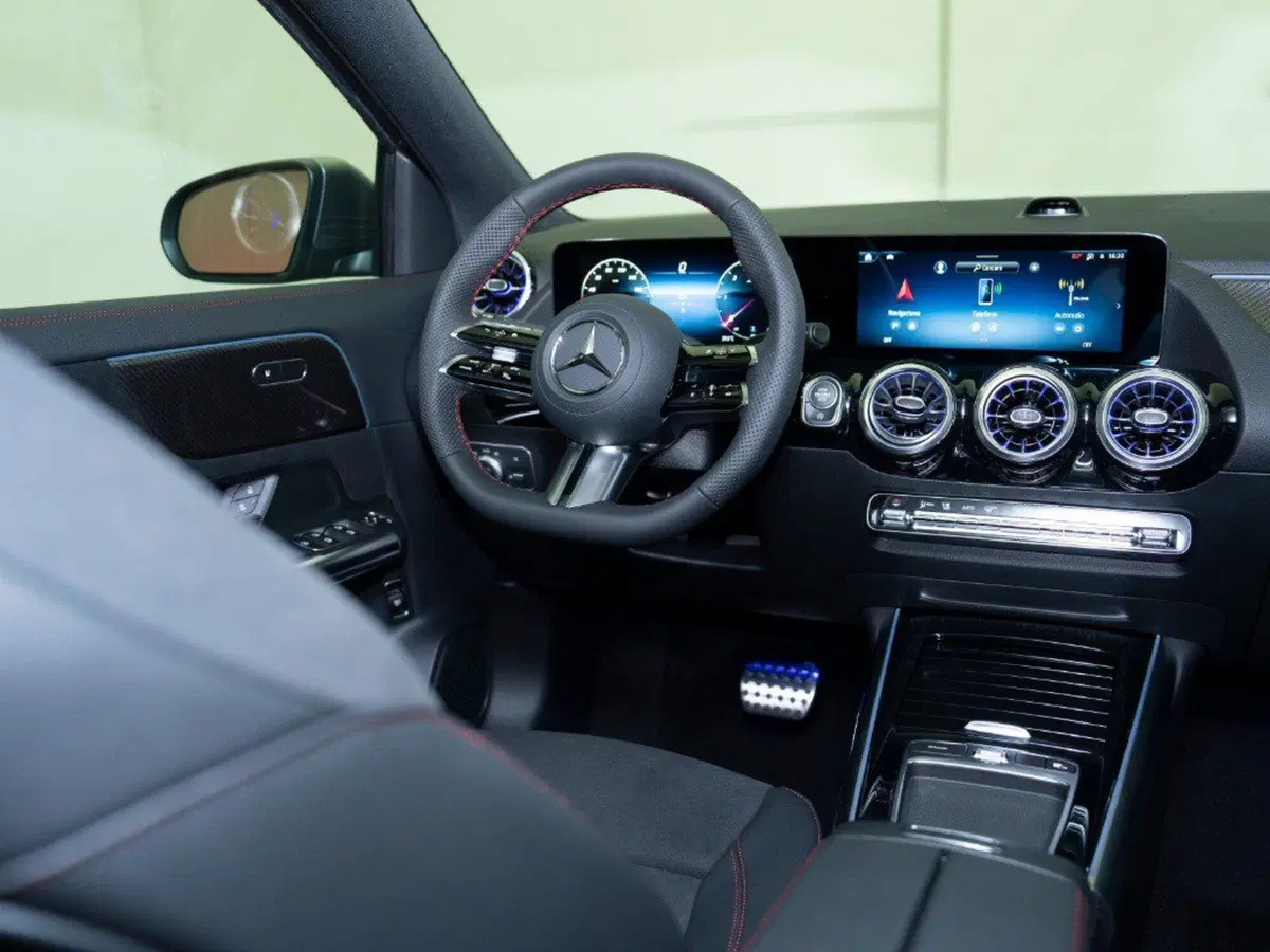 Mercedes-Benz GLA SUV nuova a Macerata (17)