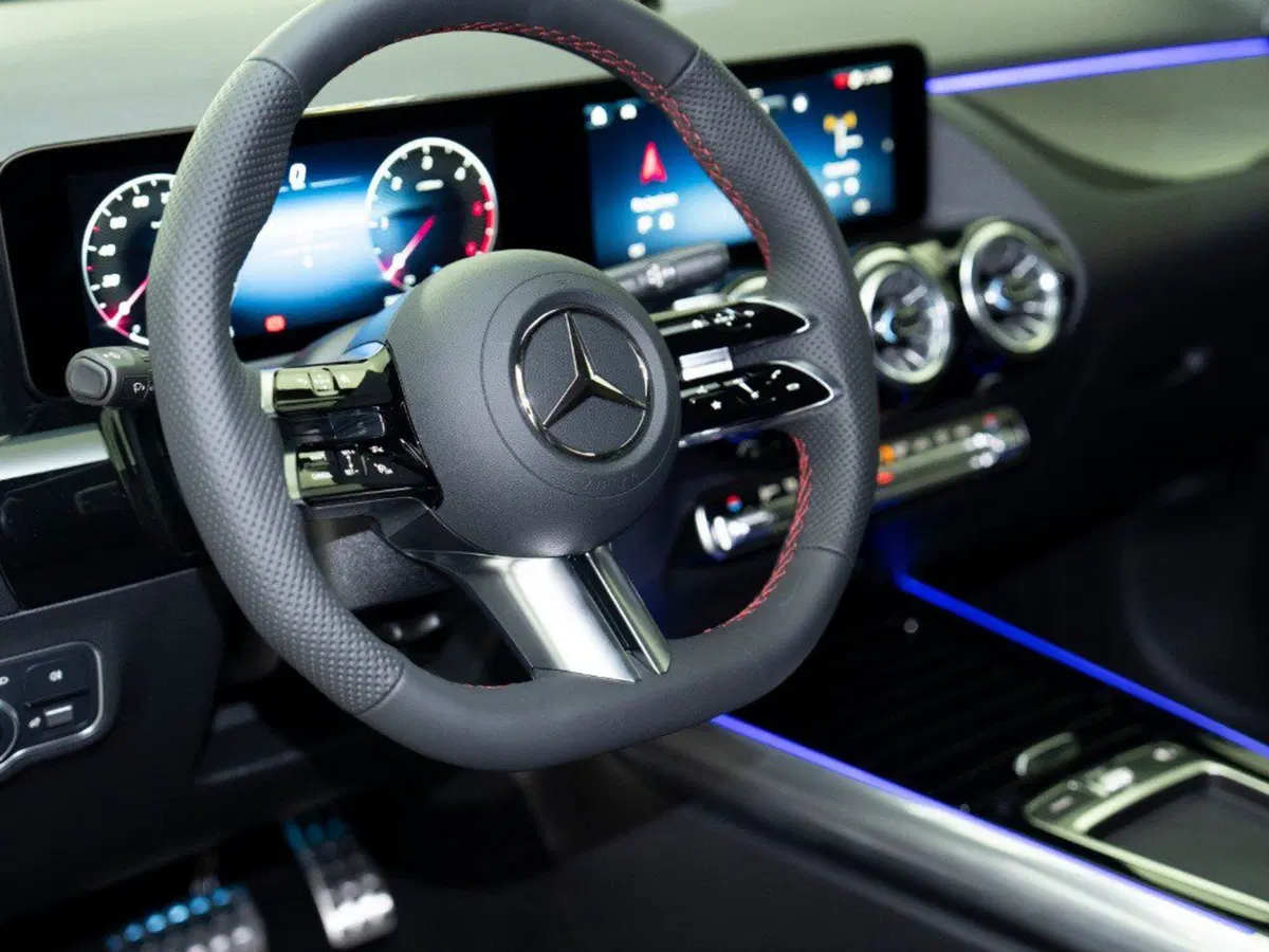 Mercedes-Benz GLA SUV nuova a Macerata (18)