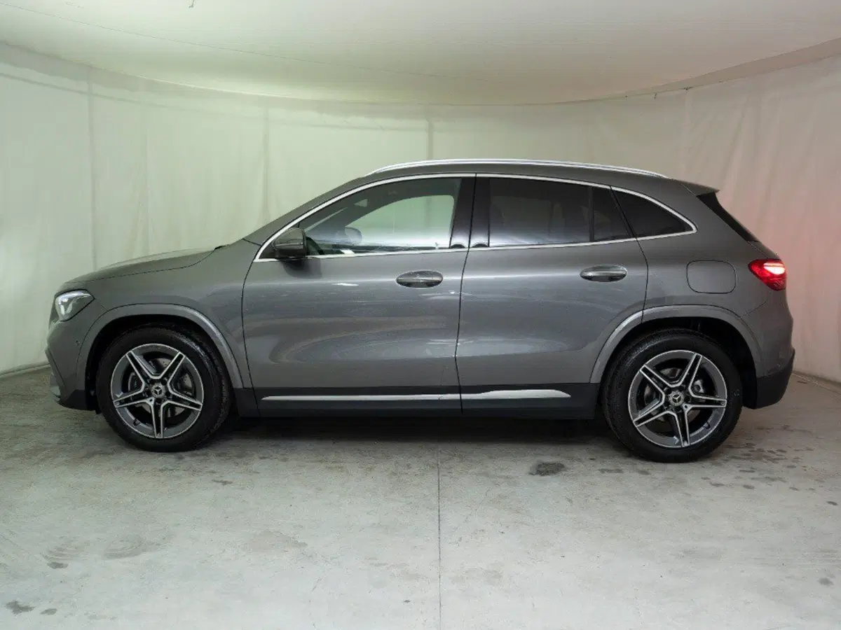 Mercedes-Benz GLA SUV nuova a Macerata (2)
