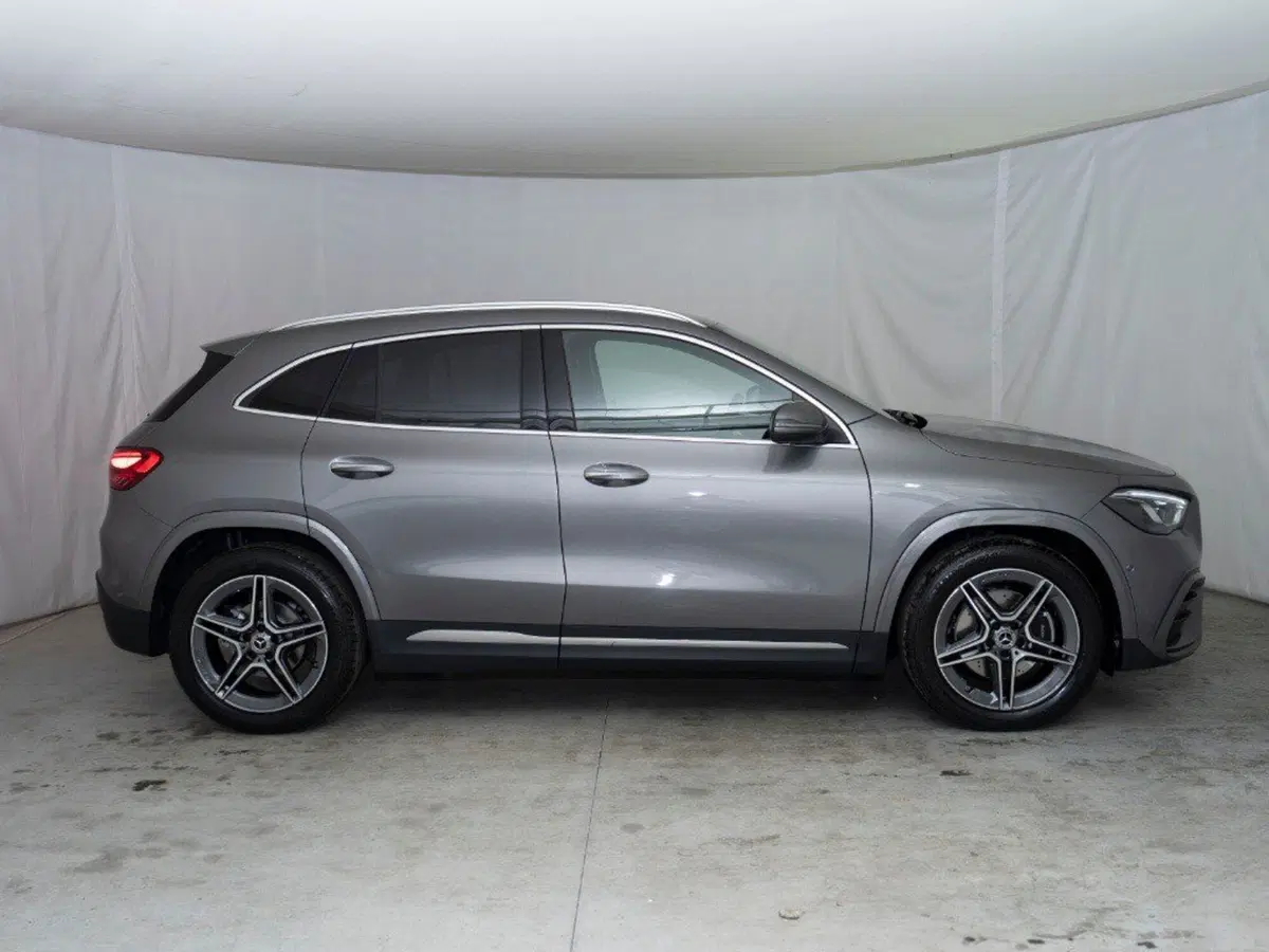 Mercedes-Benz GLA SUV nuova a Macerata (5)