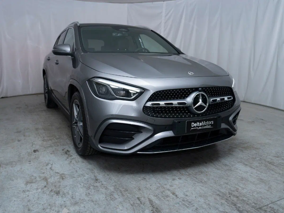 Mercedes-Benz GLA SUV nuova a Macerata (6)