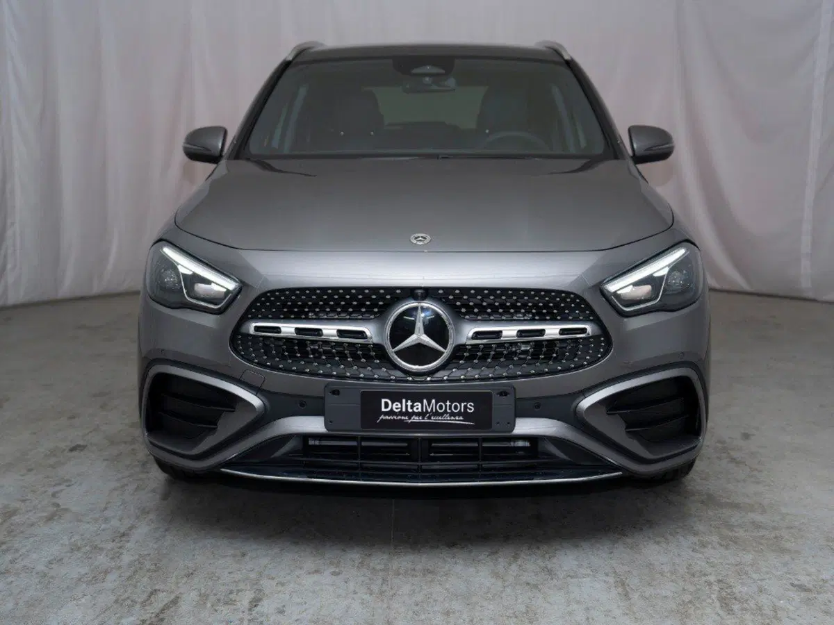 Mercedes-Benz GLA SUV nuova a Macerata (7)