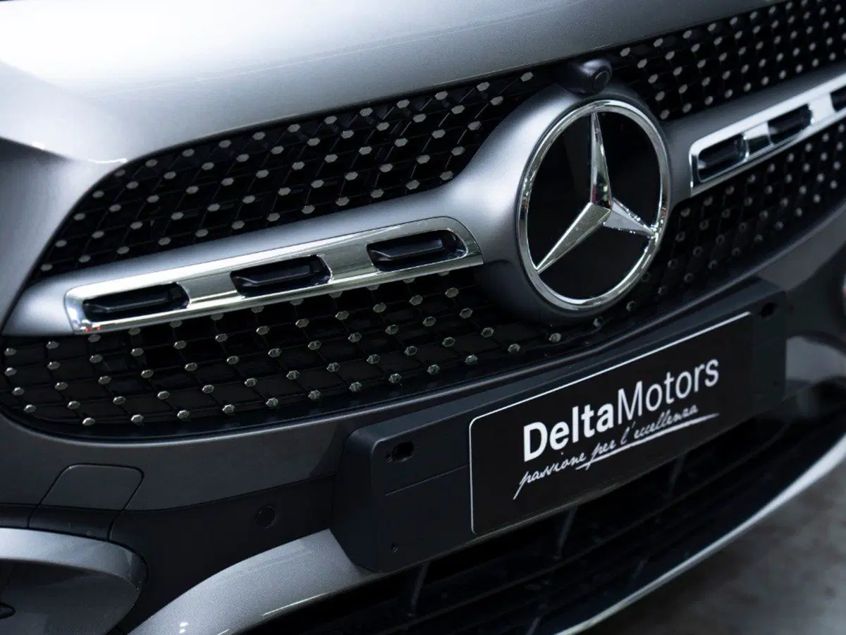 Mercedes-Benz GLA SUV nuova a Macerata (9)