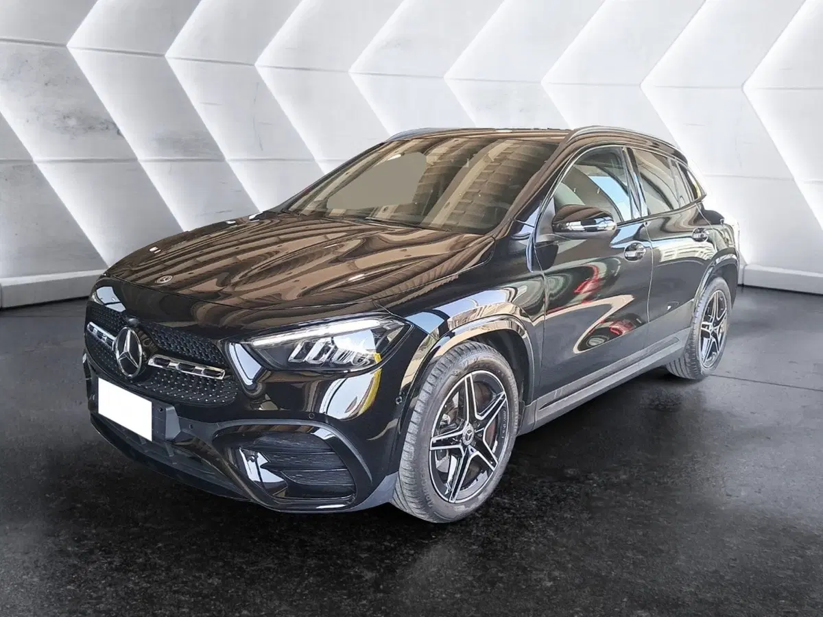 Mercedes-Benz GLA SUV usata a Salerno