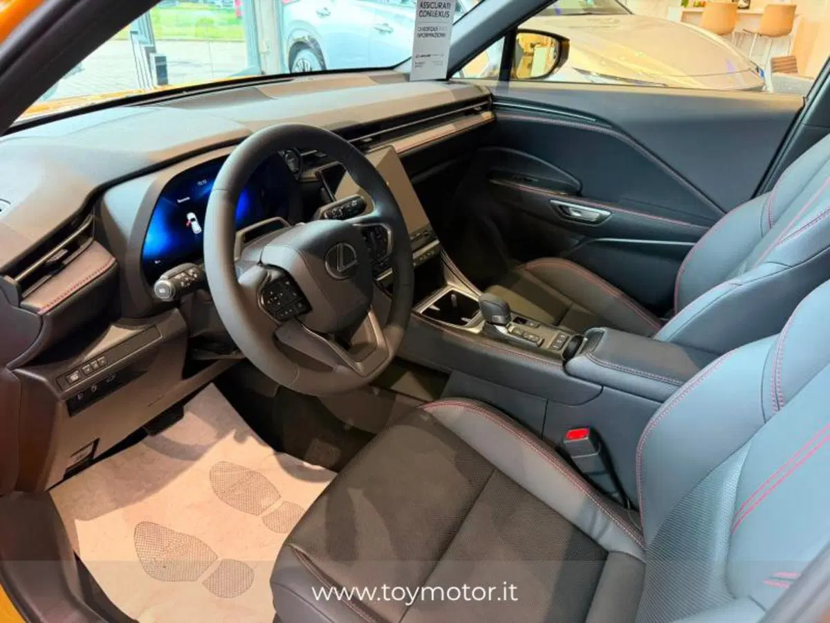 Lexus LBX nuova a Perugia (8)