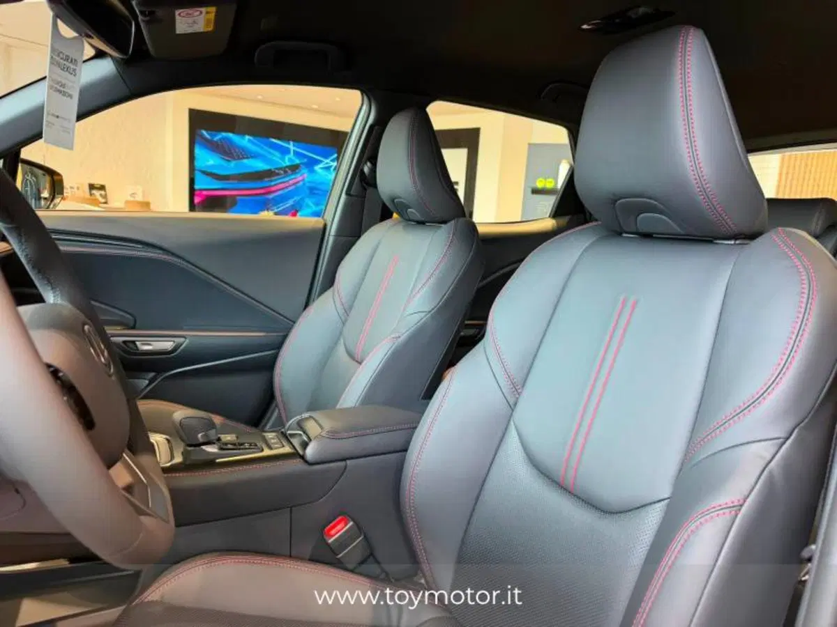 Lexus LBX nuova a Perugia (10)
