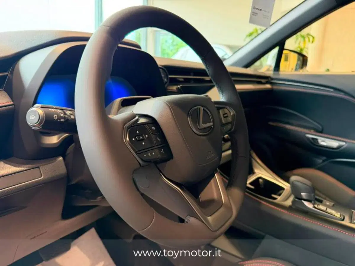 Lexus LBX nuova a Perugia (7)