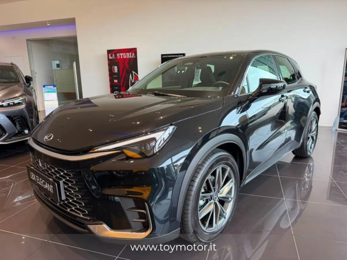 Lexus LBX nuova a Perugia