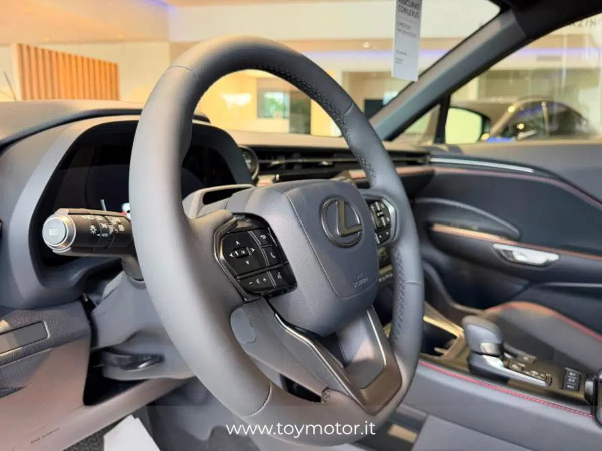 Lexus LBX nuova a Perugia (10)