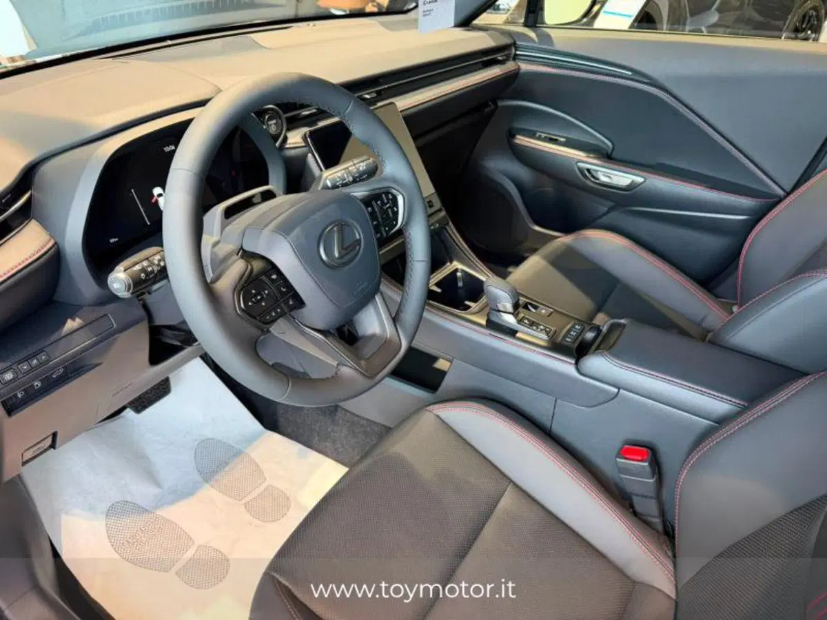 Lexus LBX nuova a Perugia (11)