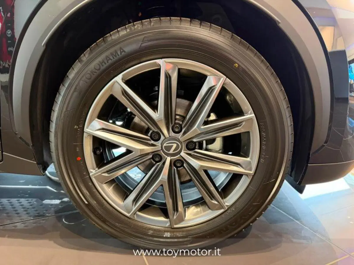 Lexus LBX nuova a Perugia (9)