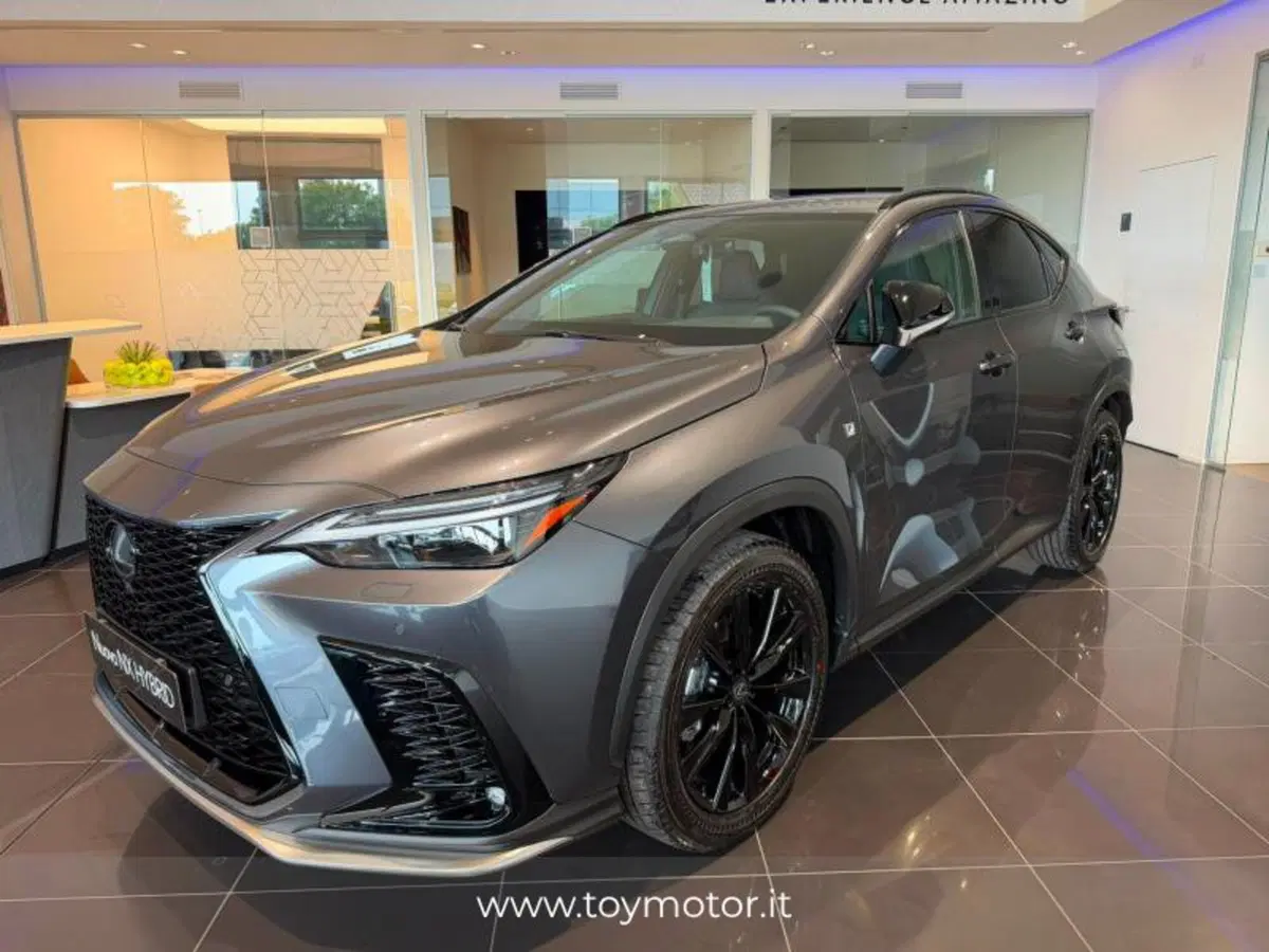 Lexus NX nuova a Perugia