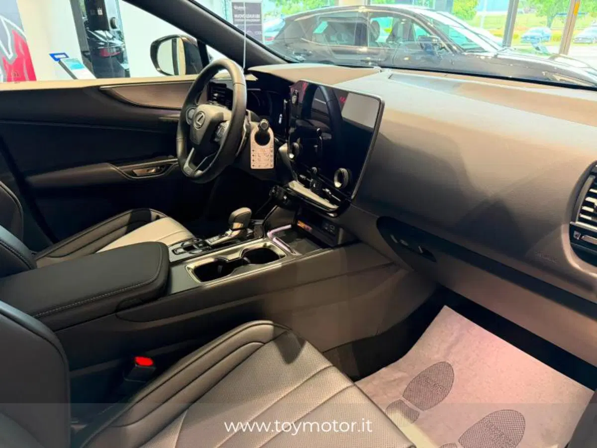Lexus NX nuova a Perugia (15)