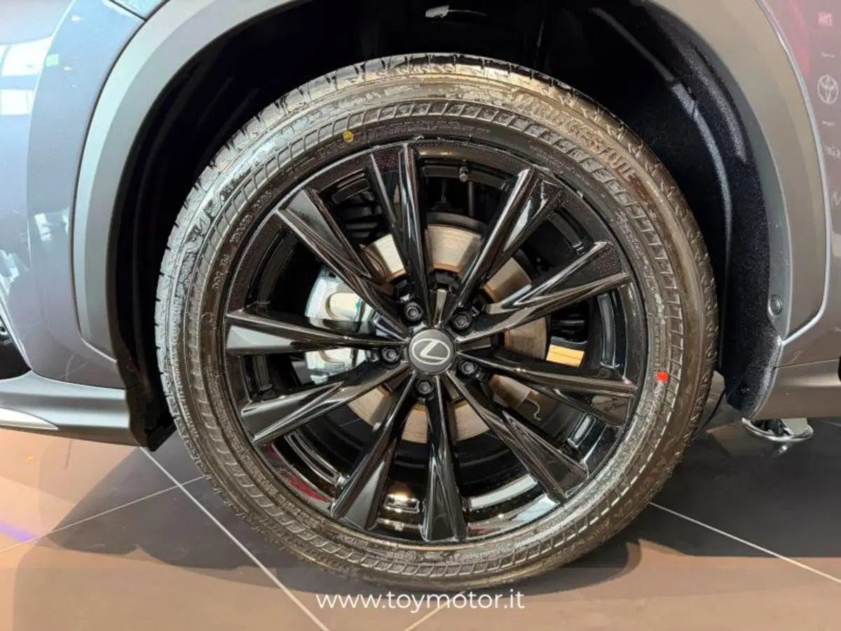 Lexus NX nuova a Perugia (8)
