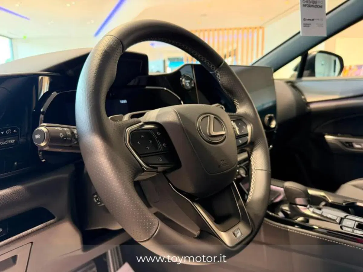 Lexus NX nuova a Perugia (9)