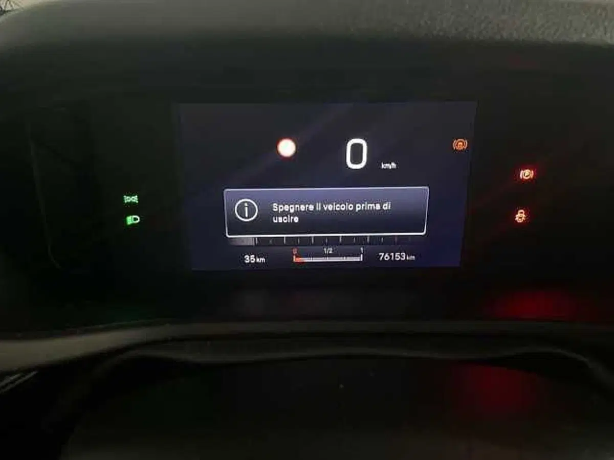 Jeep Avenger usata a Salerno (12)