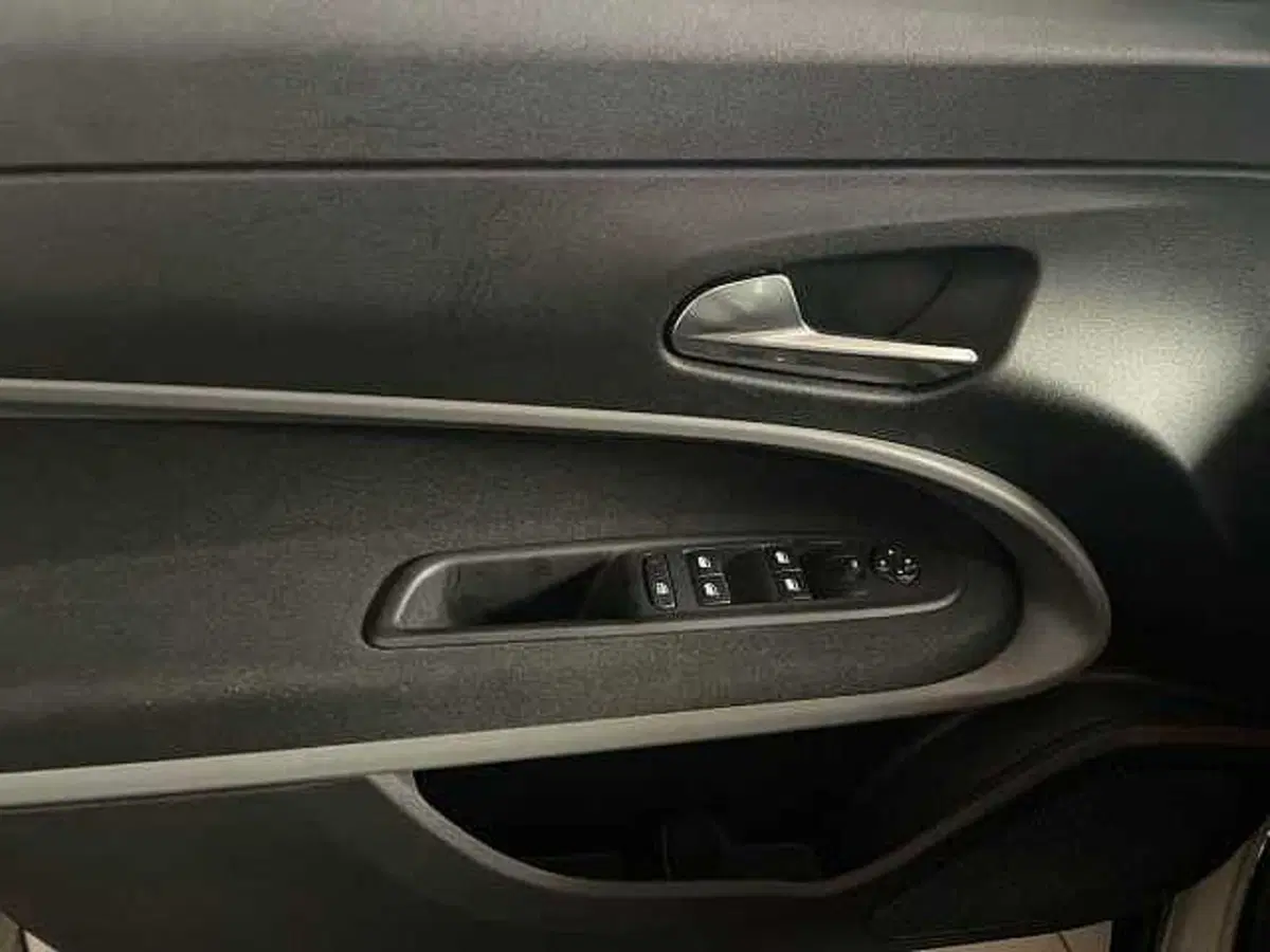 Jeep Avenger usata a Salerno (13)