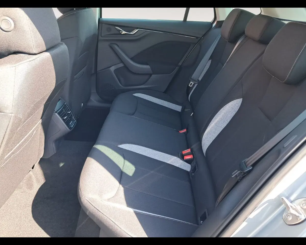 Skoda Kamiq nuova a Ravenna (14)