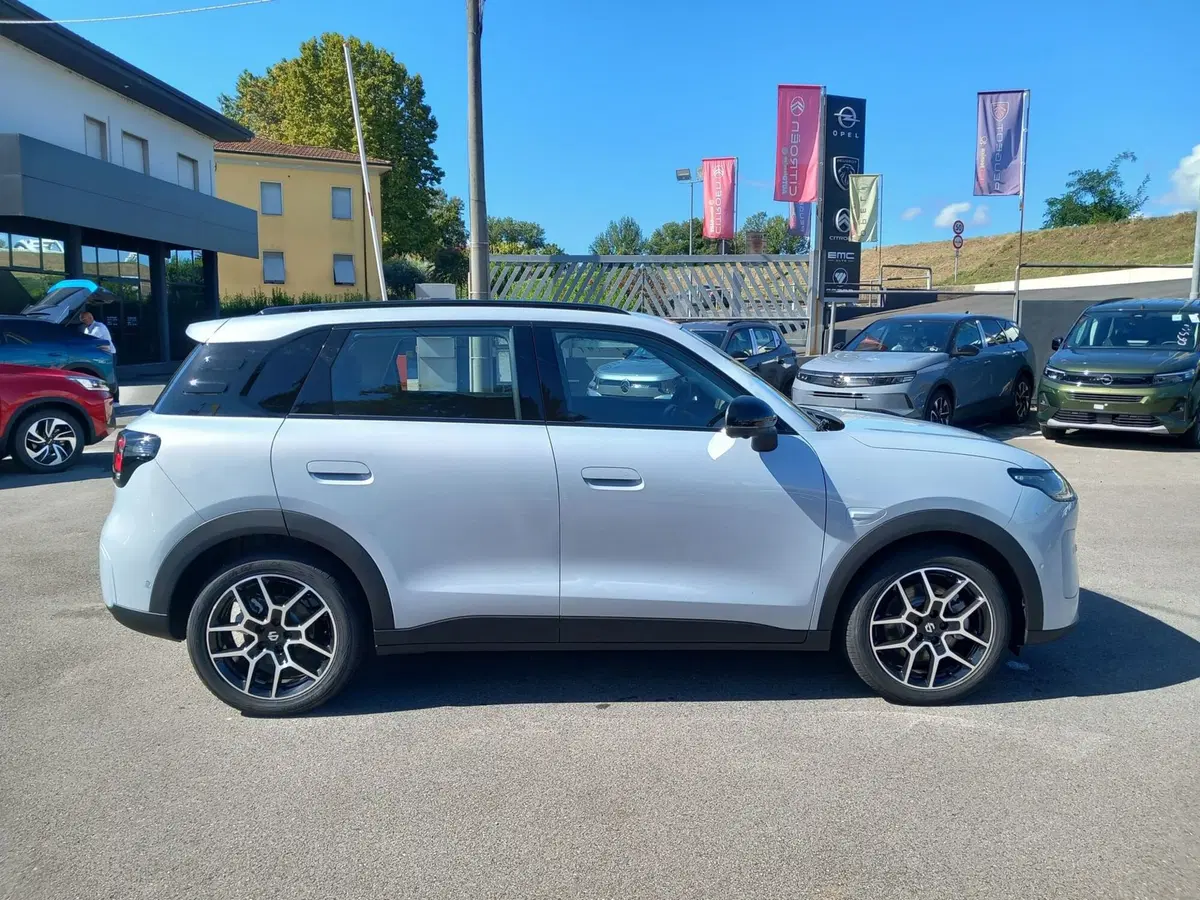 Leapmotor B03X nuova a Lucca (7)