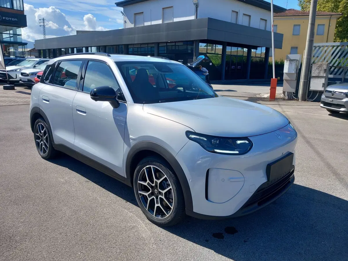 Leapmotor B03X nuova a Lucca (8)