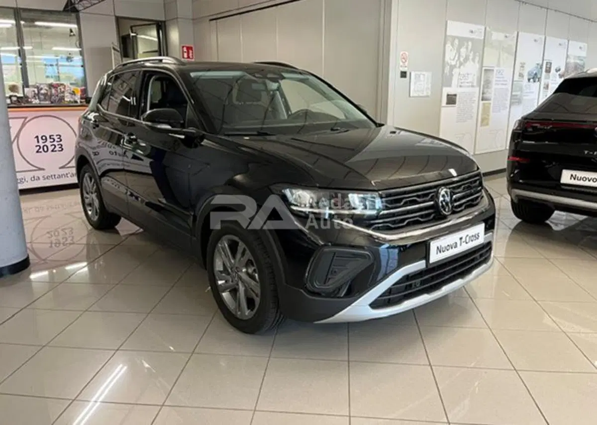 Volkswagen T-Cross nuova a Lecco (3)