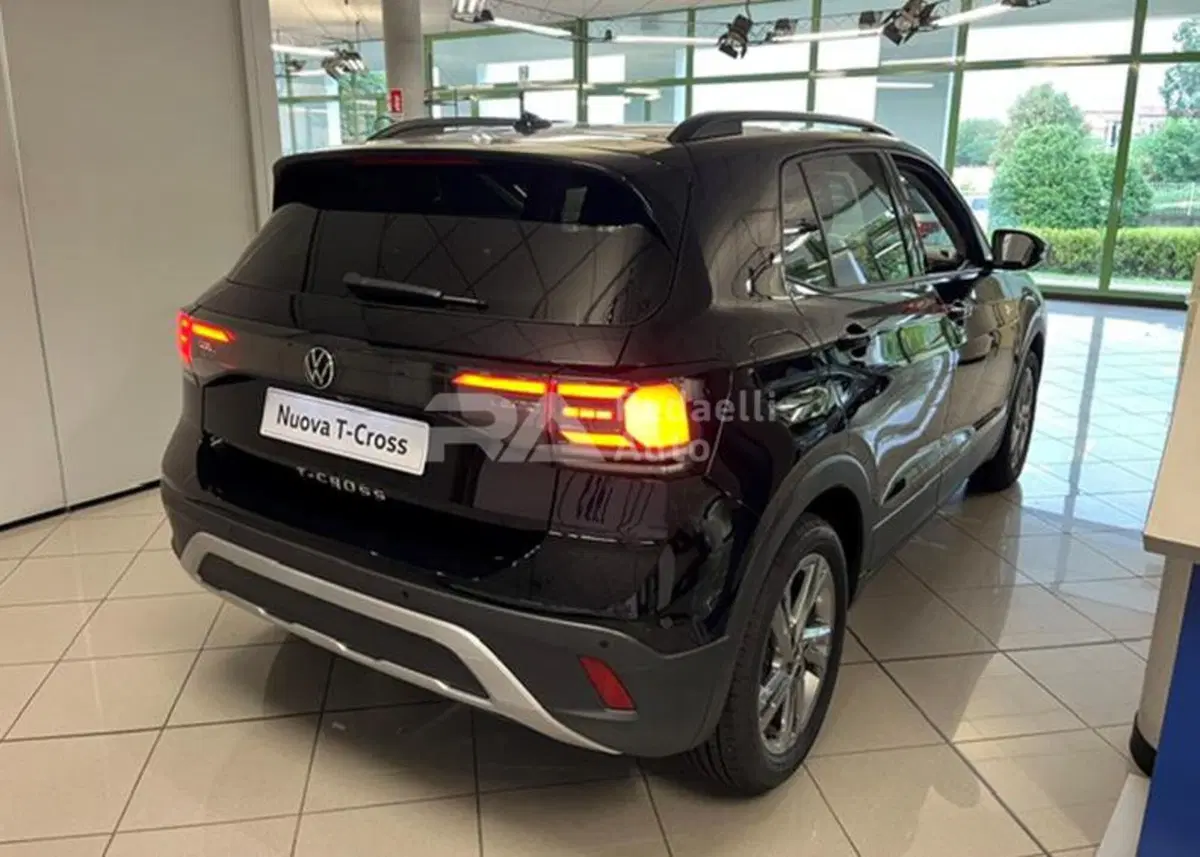 Volkswagen T-Cross nuova a Lecco (4)