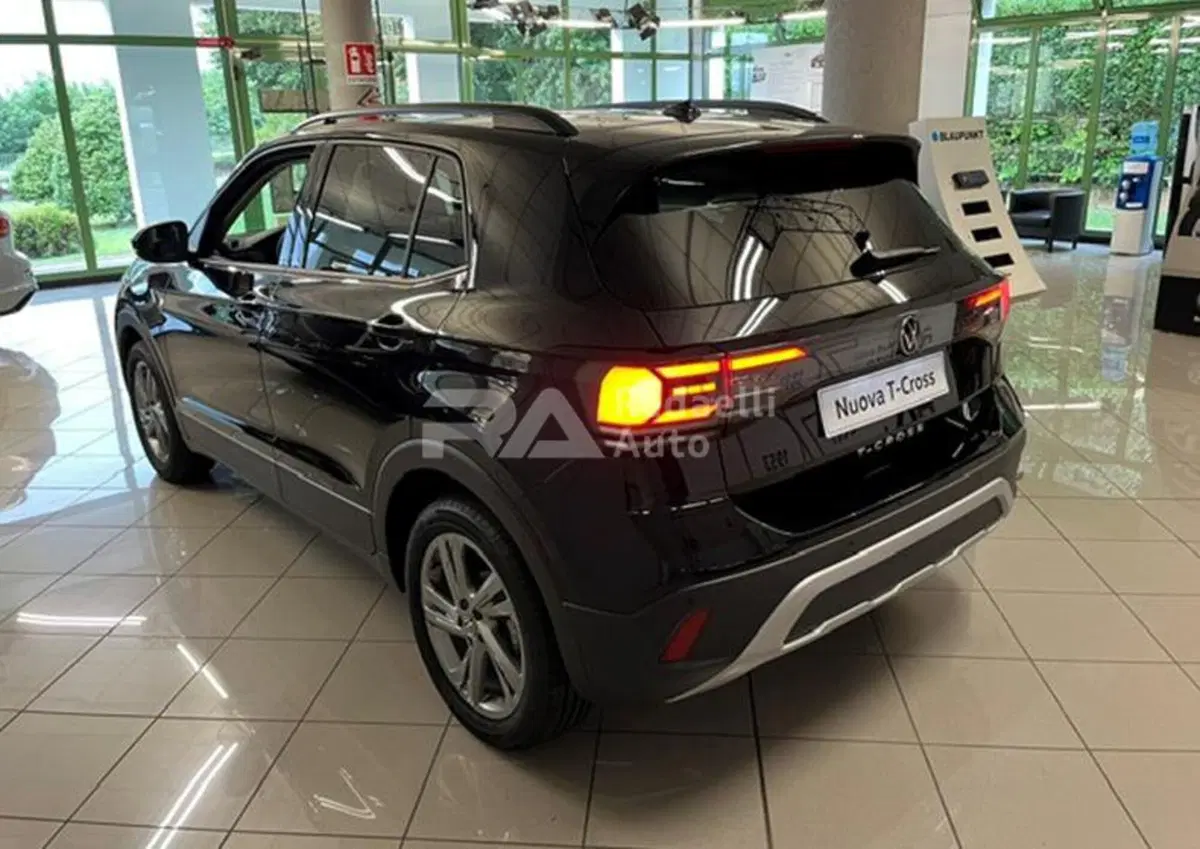 Volkswagen T-Cross nuova a Lecco (5)