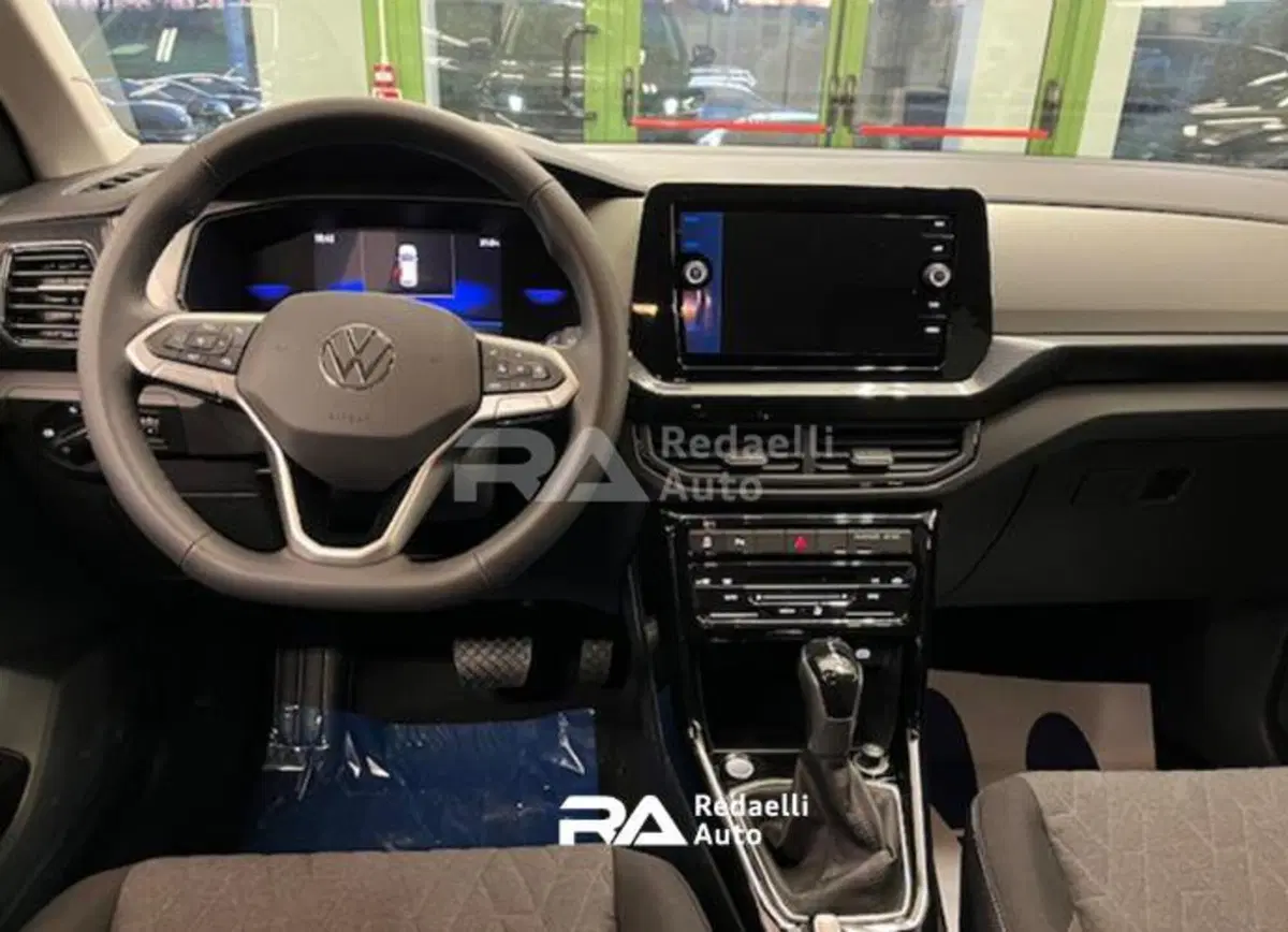 Volkswagen T-Cross nuova a Lecco (7)