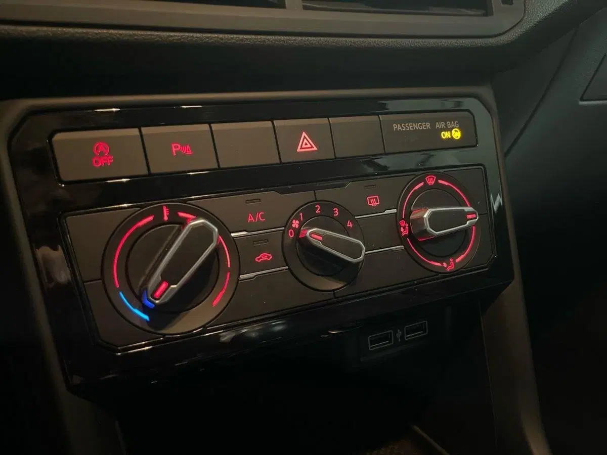 Volkswagen T-Cross usata a Prato (15)
