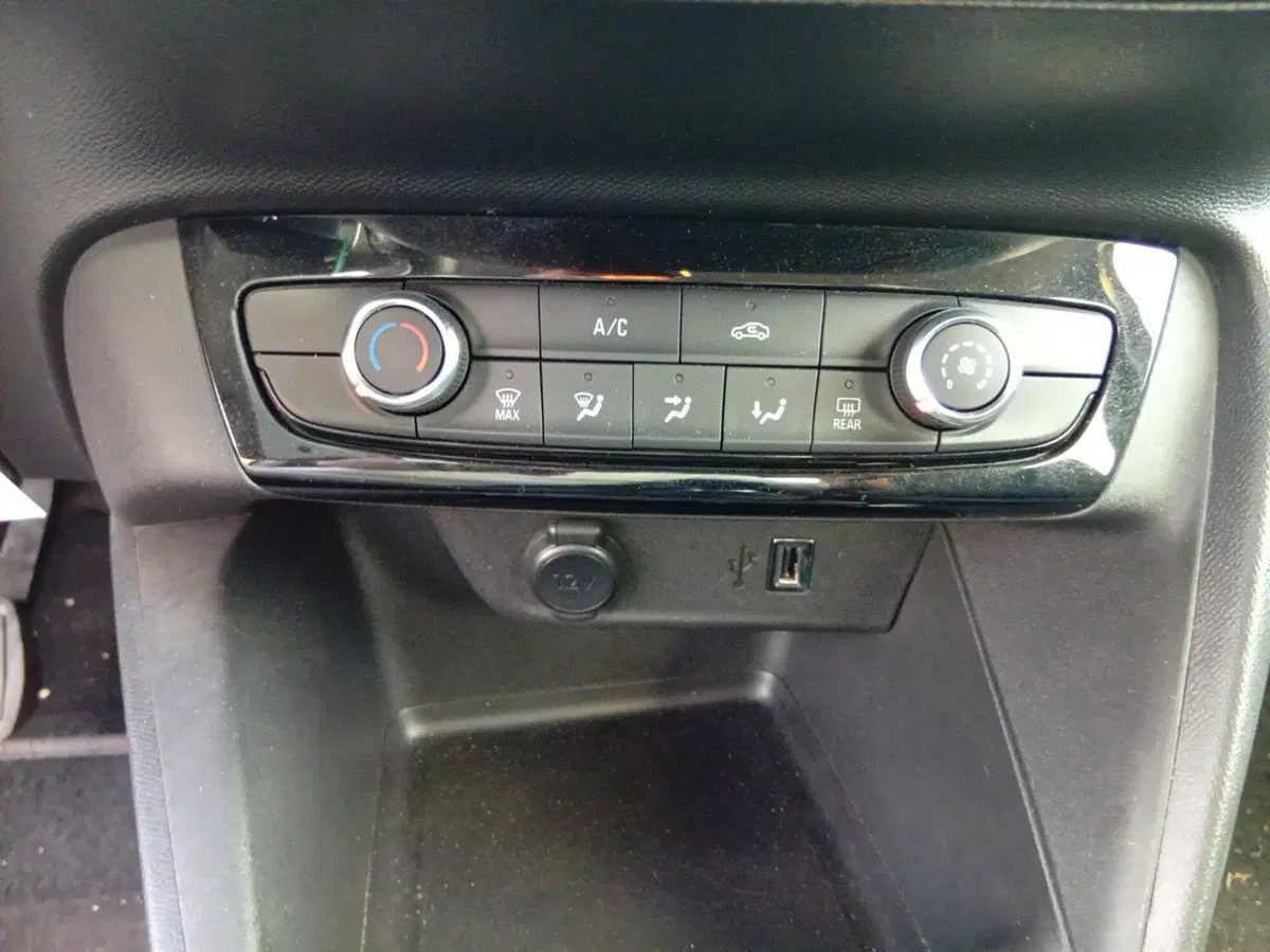 Opel Corsa nuova a Catania (14)