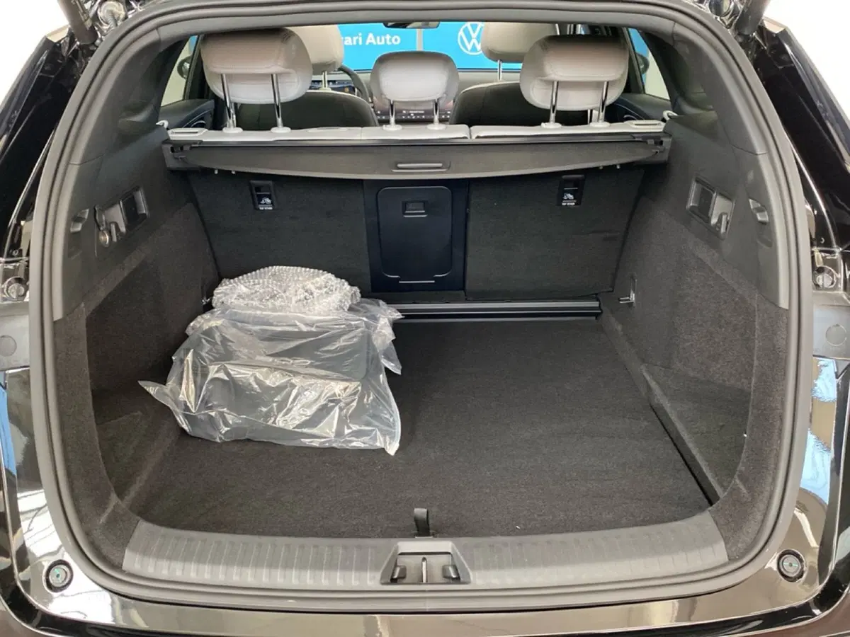 Byd Seal 6 DM-i Station Wagon nuova a Lodi (11)