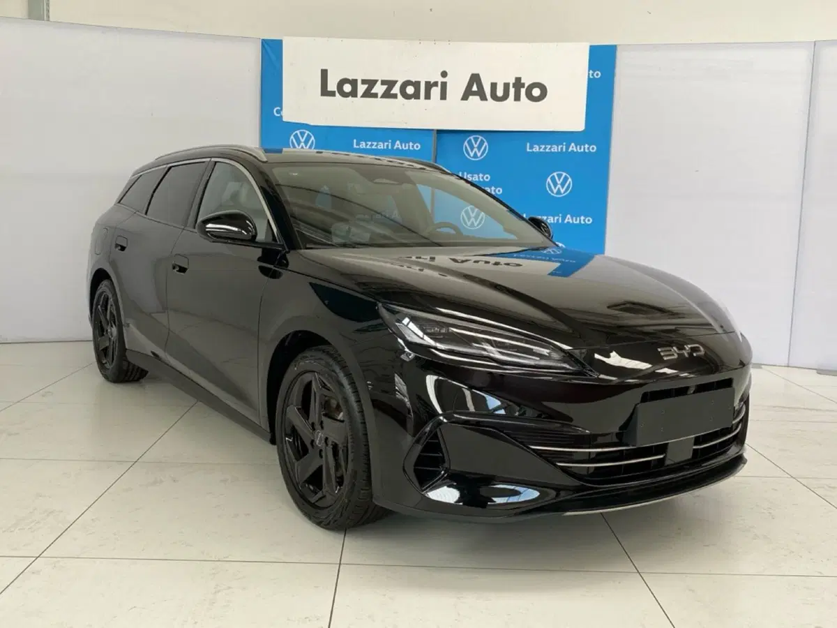 Byd Seal 6 DM-i Station Wagon nuova a Lodi (3)