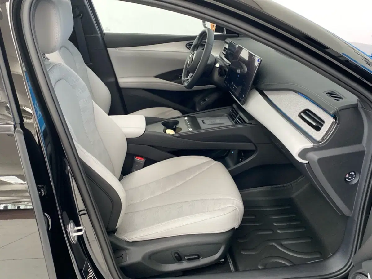 Byd Seal 6 DM-i Station Wagon nuova a Lodi (6)