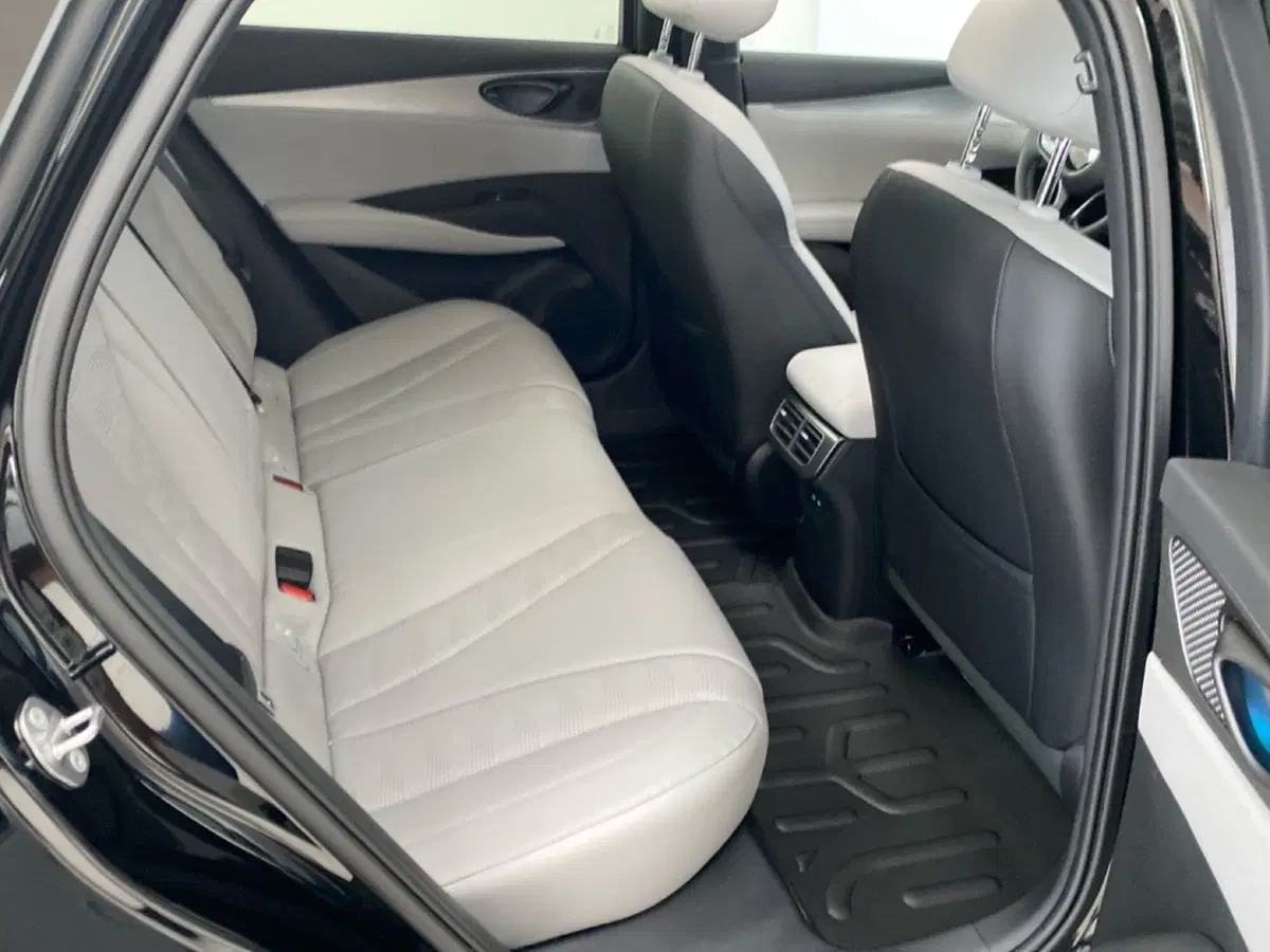 Byd Seal 6 DM-i Station Wagon nuova a Lodi (8)