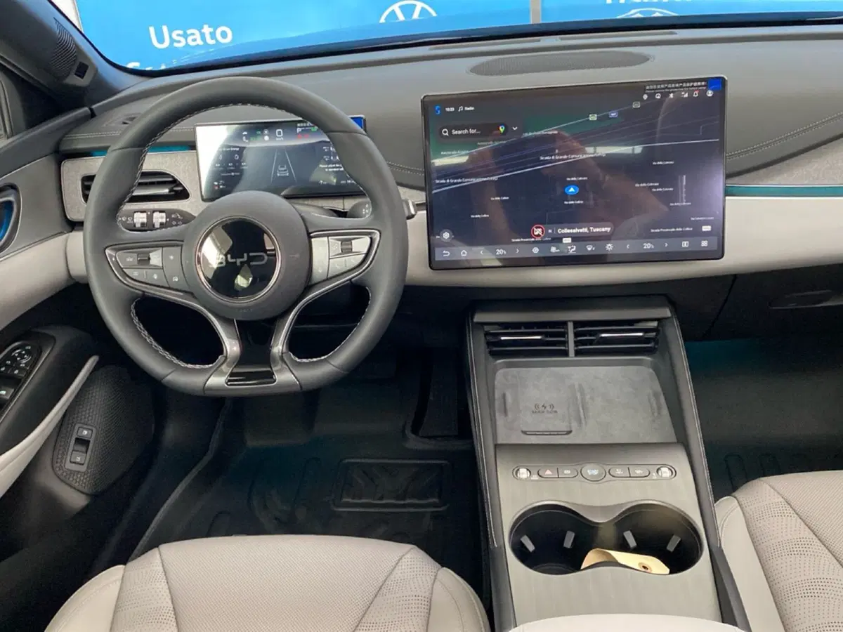 Byd Seal 6 DM-i Station Wagon nuova a Lodi (9)