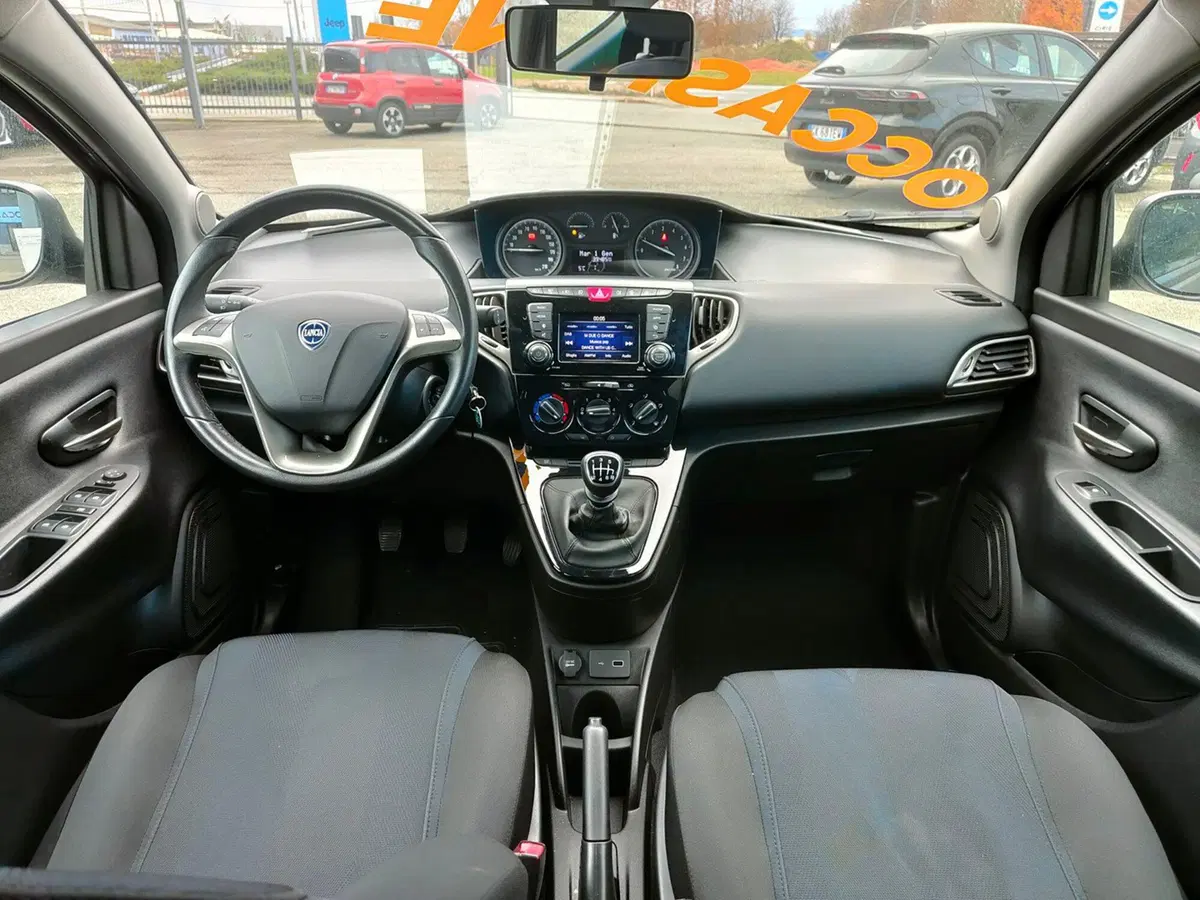 Lancia Ypsilon usata a Torino (13)