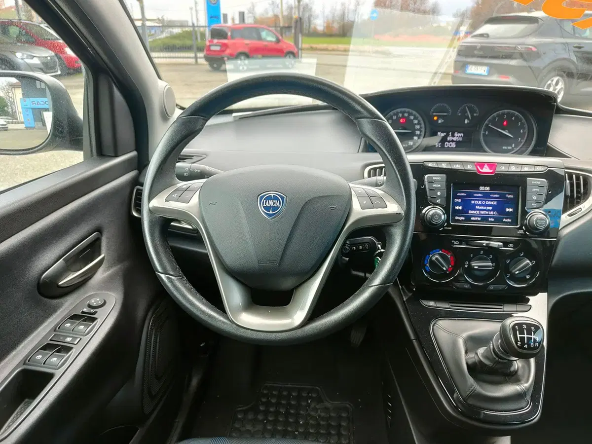 Lancia Ypsilon usata a Torino (14)