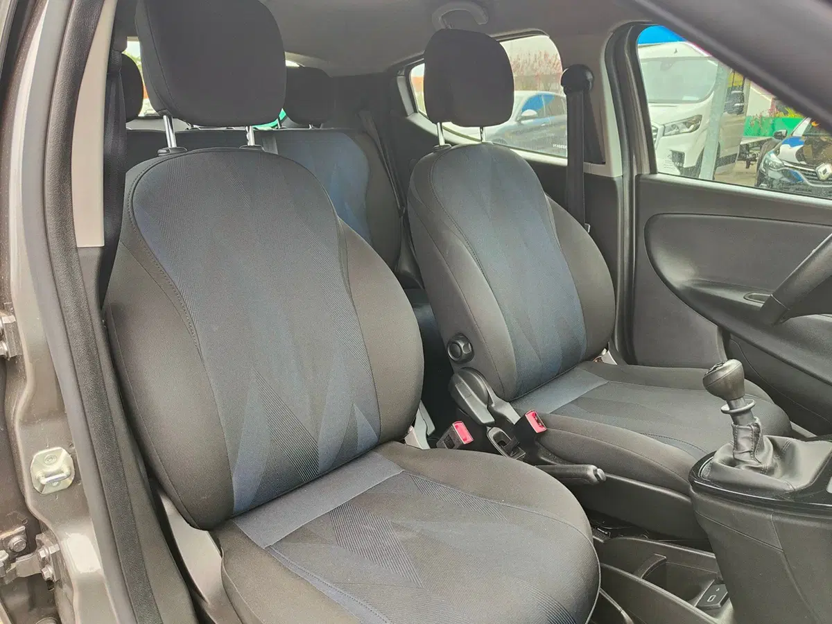 Lancia Ypsilon usata a Torino (17)
