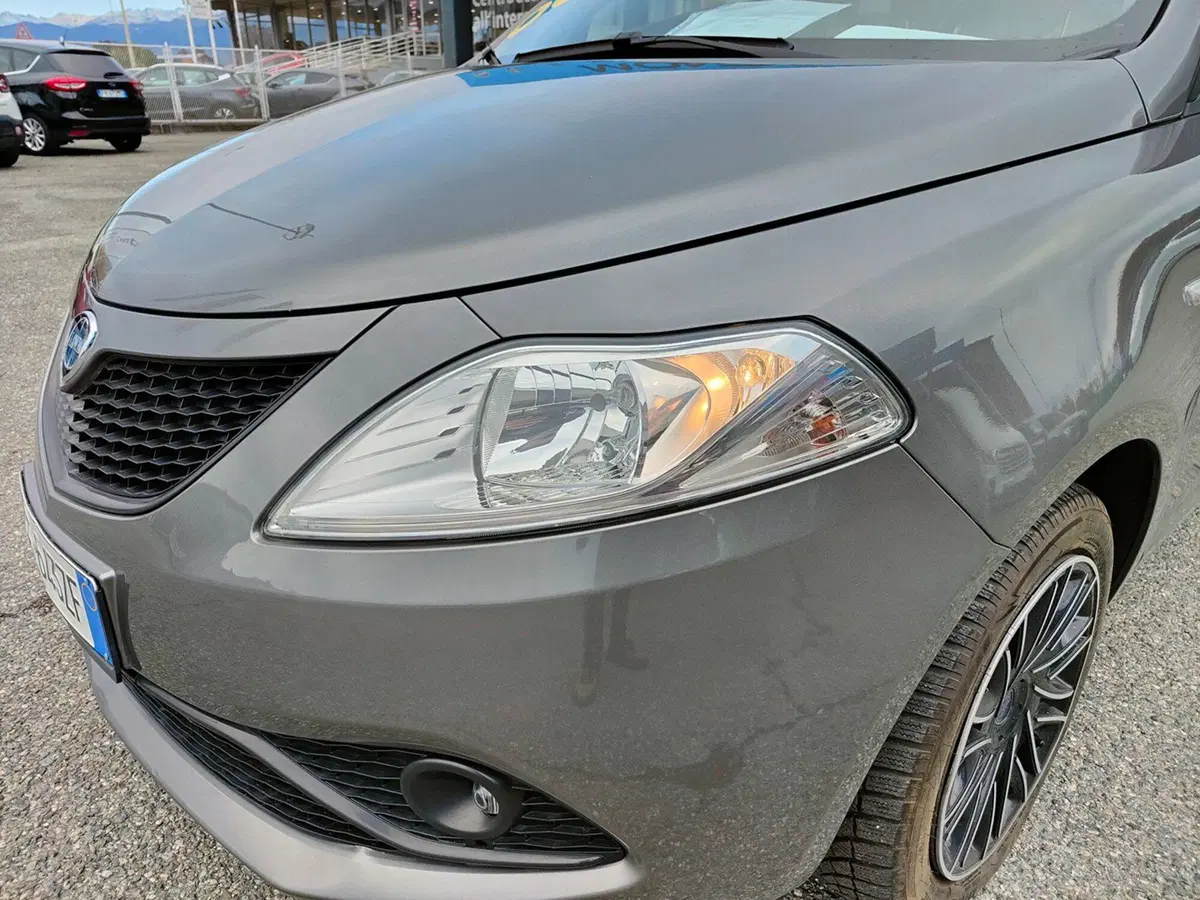 Lancia Ypsilon usata a Torino (8)