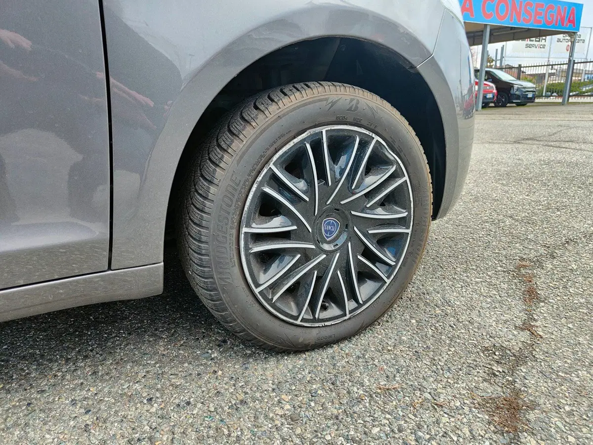 Lancia Ypsilon usata a Torino (9)
