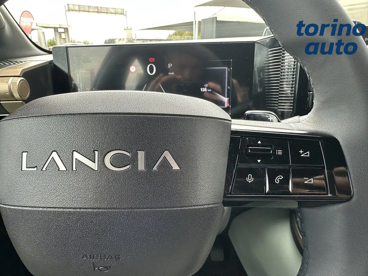 Lancia Ypsilon usata a Torino (19)