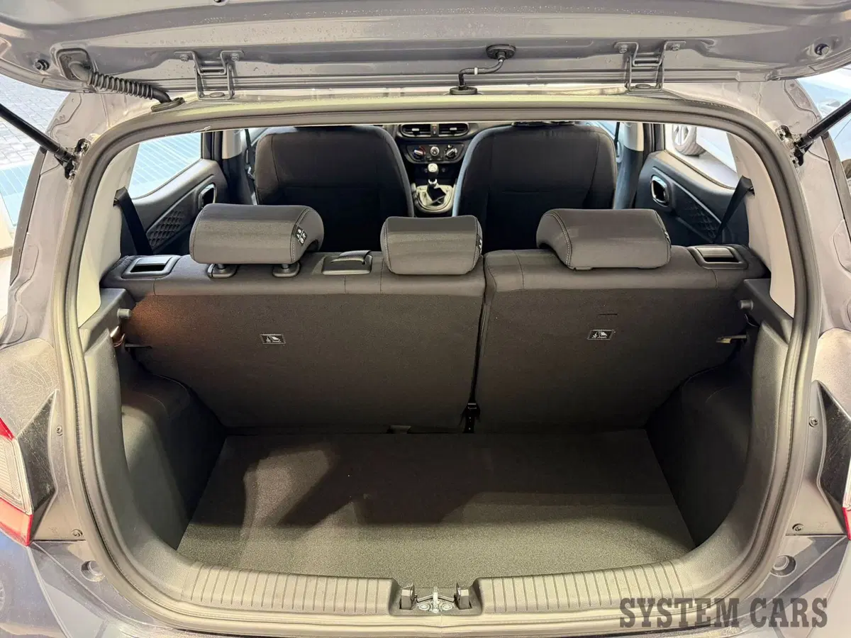 Hyundai i10 nuova a Varese (14)